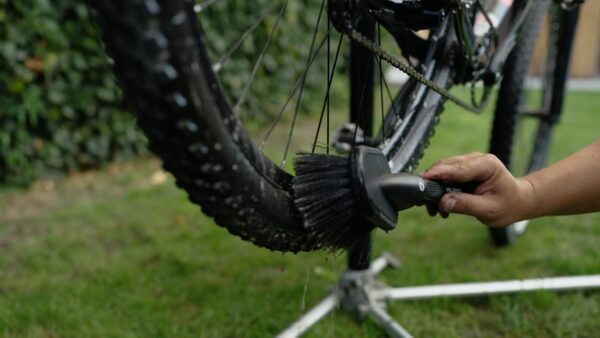 wheel cleaning brush